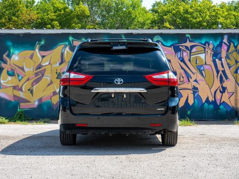 Used 2017 Toyota Sienna Limited Premium FWD image 13