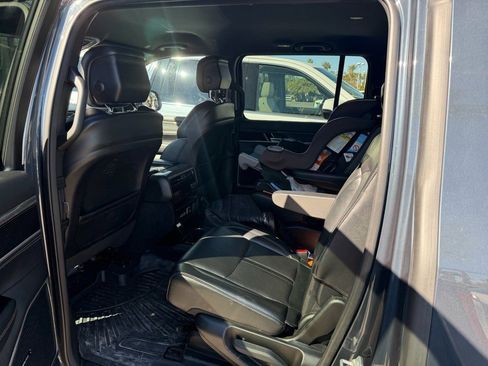 Used 2022 Jeep Wagoneer Series III w/ Flexible Seating Group image 5