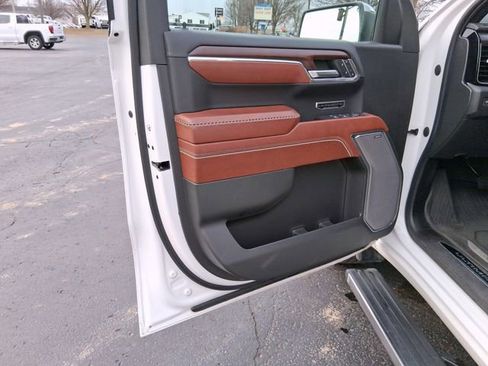 Used 2023 GMC Sierra 1500 Denali Ultimate image 9