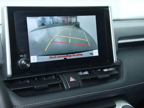 Used 2025 Toyota RAV4 XLE image 32