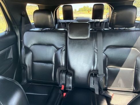 Used 2019 Ford Explorer XLT w/ Equipment Group 202A FWD image 16
