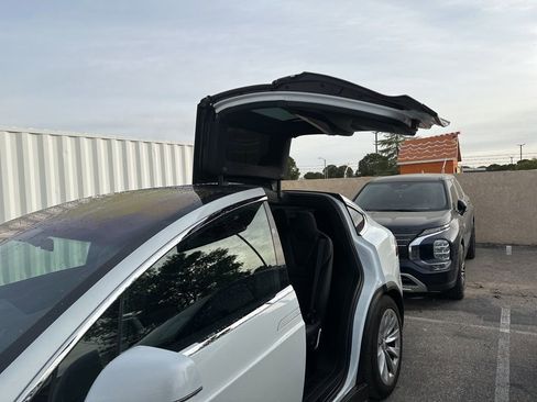 Used 2019 Tesla Model X 100D image 6