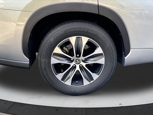 Used 2021 Toyota Highlander XLE FWD image 36