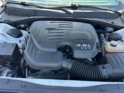 Used 2019 Chrysler 300 S w/ 300S Premium Group RWD image 9