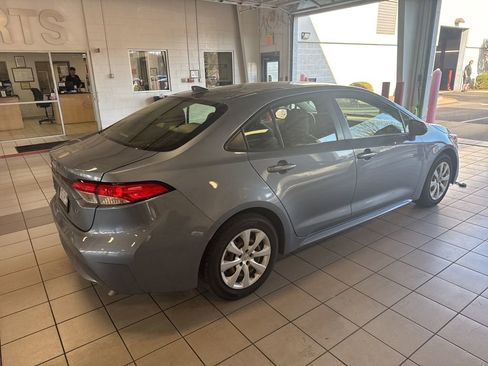 Used 2020 Toyota Corolla LE image 2