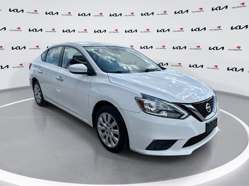 Used 2016 Nissan Sentra SV FWD image 1
