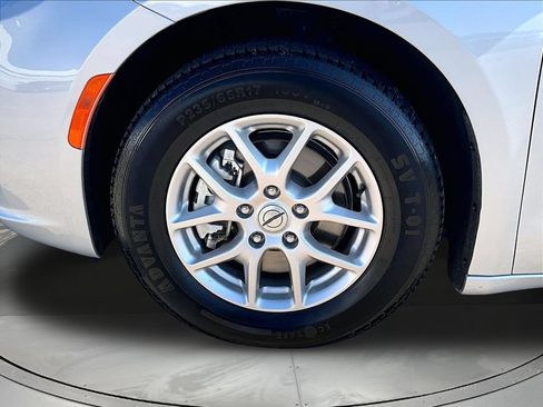 Used 2024 Chrysler Pacifica Touring-L FWD image 35