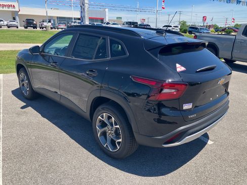 New 2026 Chevrolet Trax LT w/ LT Convenience Package FWD image 5