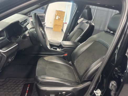 Used 2025 Jeep Grand Cherokee L Altitude image 23