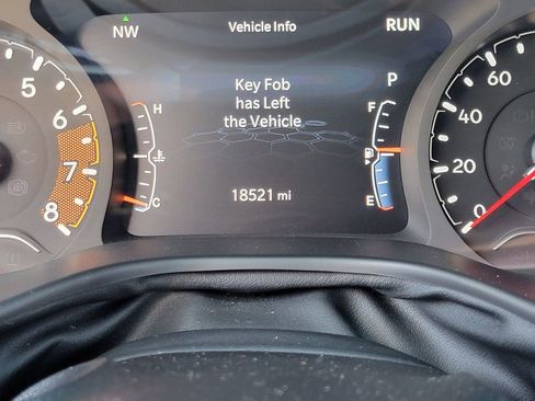 Used 2023 Jeep Compass Latitude AWD/4WD image 8