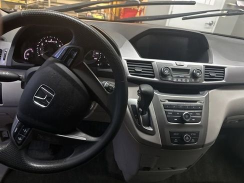 Used 2014 Honda Odyssey LX image 12