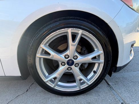 Used 2015 Ford Focus Titanium FWD image 42