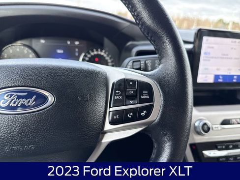 Used 2023 Ford Explorer XLT AWD/4WD image 22