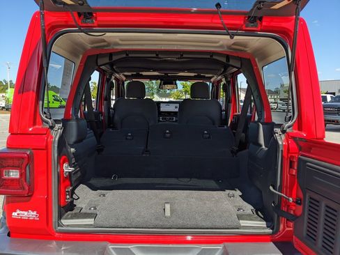 Certified 2025 Jeep Wrangler Unlimited Sahara AWD/4WD image 42