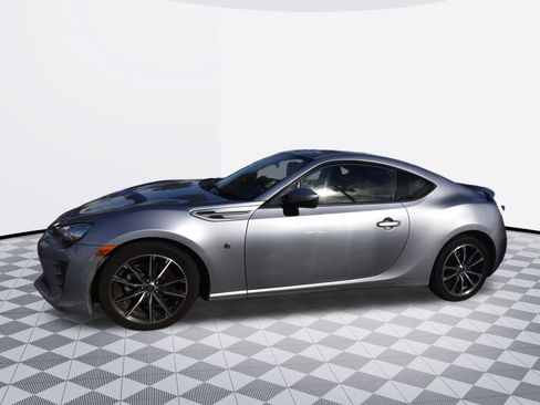 Used 2018 Toyota 86 image 6