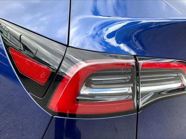 Used 2025 Tesla Model Y Long Range RWD image 30