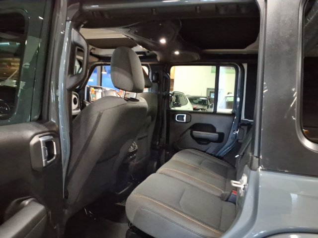 Used 2024 Jeep Wrangler Unlimited w/ Convenience Group AWD/4WD image 19