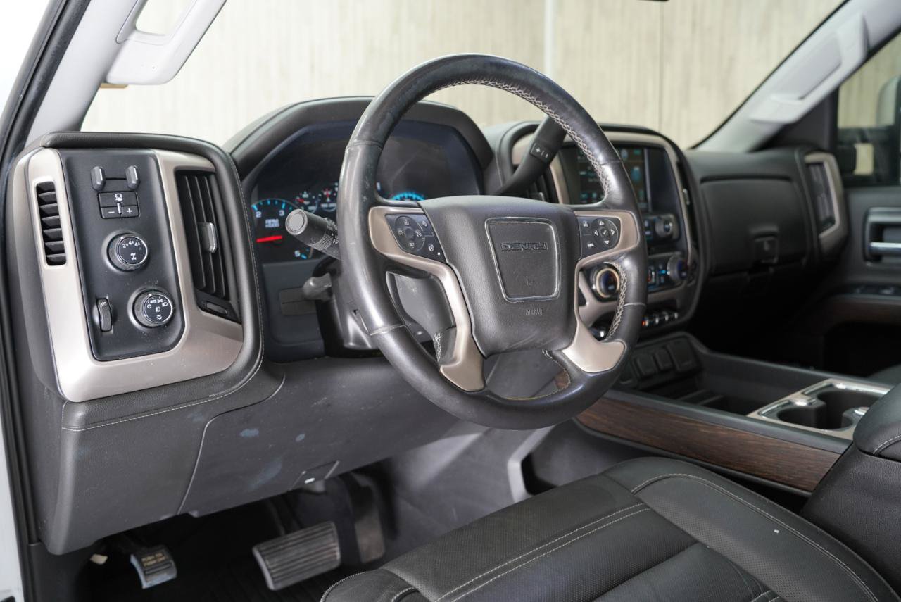 Used 2019 GMC Sierra 2500 Denali w/ Duramax Plus Package AWD/4WD image 11