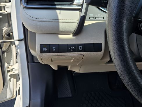Used 2019 Toyota Camry LE FWD image 14