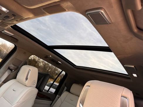 Certified 2024 Cadillac Escalade ESV Sport Platinum w/ LPO, ONYX Package image 21