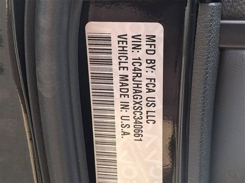 New 2025 Jeep Grand Cherokee Altitude image 12