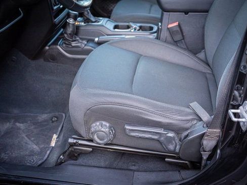 Used 2018 Jeep Wrangler Unlimited Sahara w/ Uconnect 4C Nav & Sound Group image 12