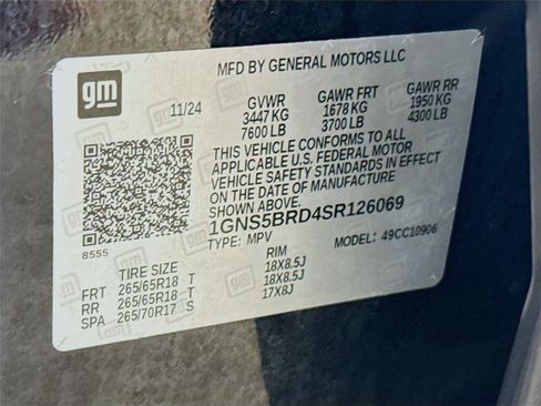 Used 2025 Chevrolet Suburban LS RWD image 34
