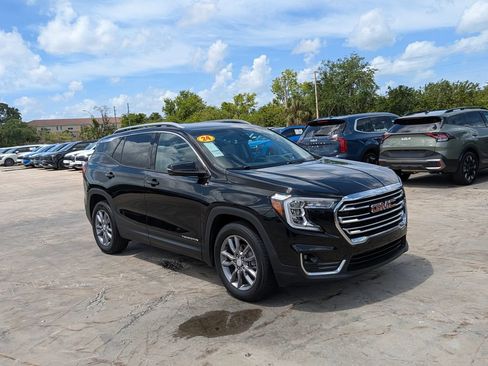 Used 2024 GMC Terrain SLT FWD image 2