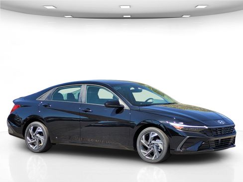 New 2025 Hyundai Elantra SEL image 7