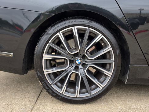 Used 2021 BMW 740i w/ M Sport Package RWD image 17