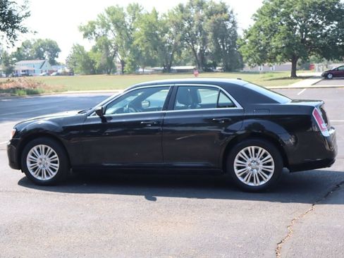 Used 2013 Chrysler 300 AWD w/ Driver Convenience Group image 8