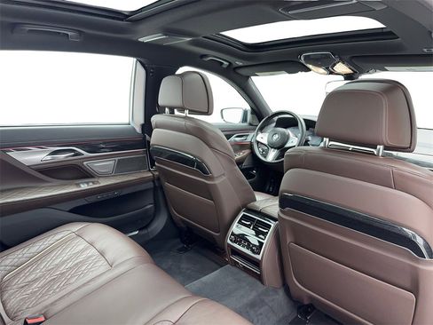 Used 2022 BMW 750i xDrive w/ Luxury Rear Seating Package image 48