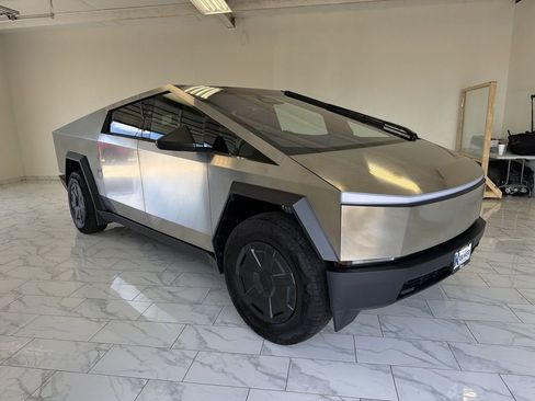 Used 2025 Tesla Cybertruck AWD Crew Cab image 2
