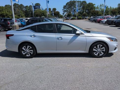 Used 2022 Nissan Altima 2.5 S FWD image 2