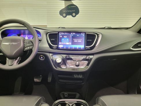 Used 2024 Chrysler Pacifica Touring-L w/ S Appearance Package image 44