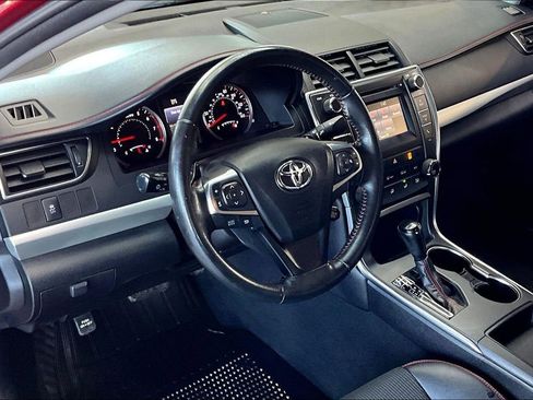 Used 2016 Toyota Camry SE image 16