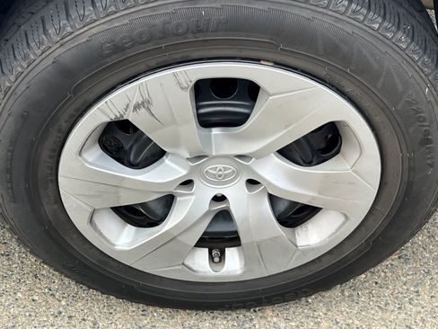 Certified 2022 Toyota RAV4 LE image 22