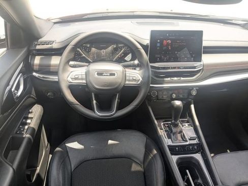 Used 2025 Jeep Compass Trailhawk AWD/4WD image 28