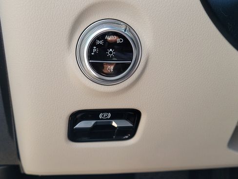 Used 2024 Mercedes-Benz C 300 Sedan image 13