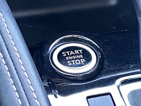 Certified 2020 Nissan Kicks SV FWD image 23