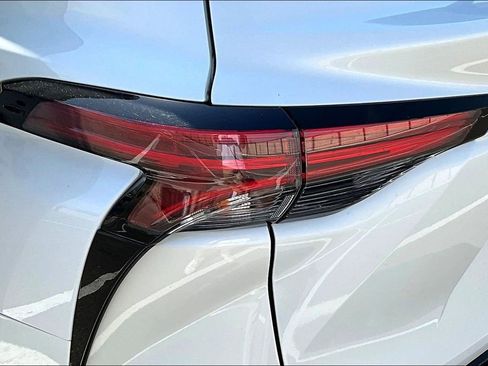 Used 2021 Toyota Sienna XLE image 22