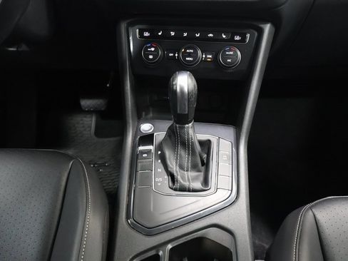 Used 2021 Volkswagen Tiguan SE image 20