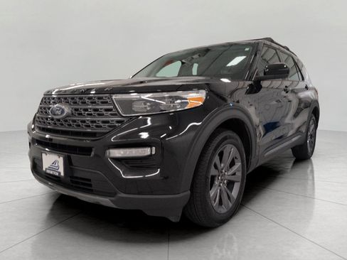 Used 2024 Ford Explorer XLT w/ Equipment Group 202A AWD/4WD image 11