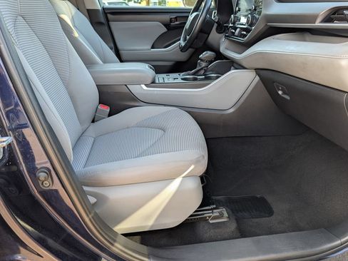 Used 2022 Toyota Highlander LE FWD image 20