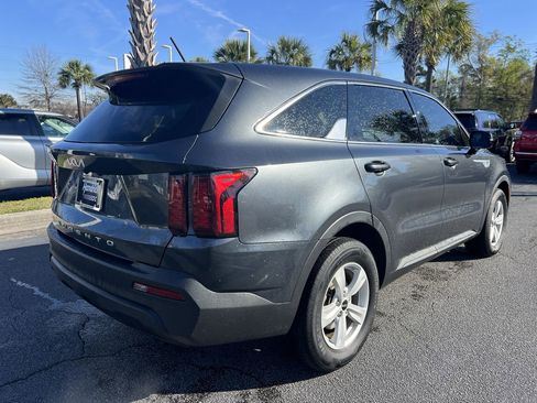 Used 2022 Kia Sorento LX image 10