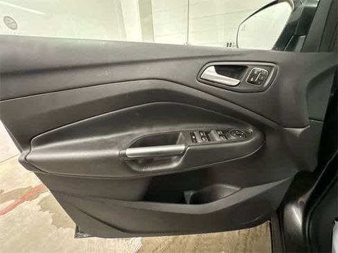 Used 2018 Ford Escape Titanium w/ Ford Safe & Smart Package image 17
