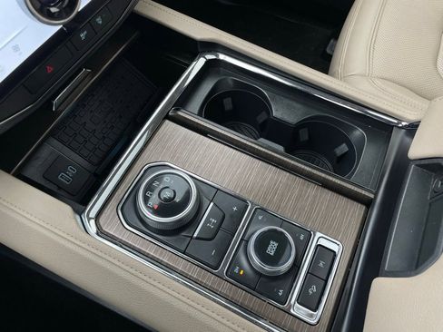 Used 2022 Ford Expedition Limited image 20