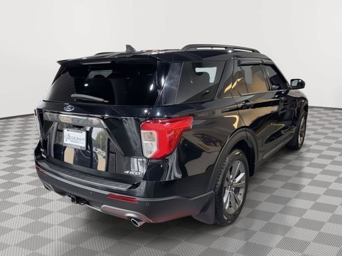 Used 2021 Ford Explorer XLT w/ Equipment Group 202A AWD/4WD image 7