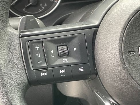 Used 2023 Nissan Rogue S image 31