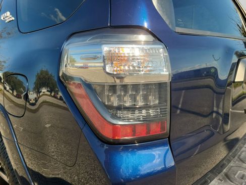 Used 2018 Toyota 4Runner TRD Off-Road Premium image 27